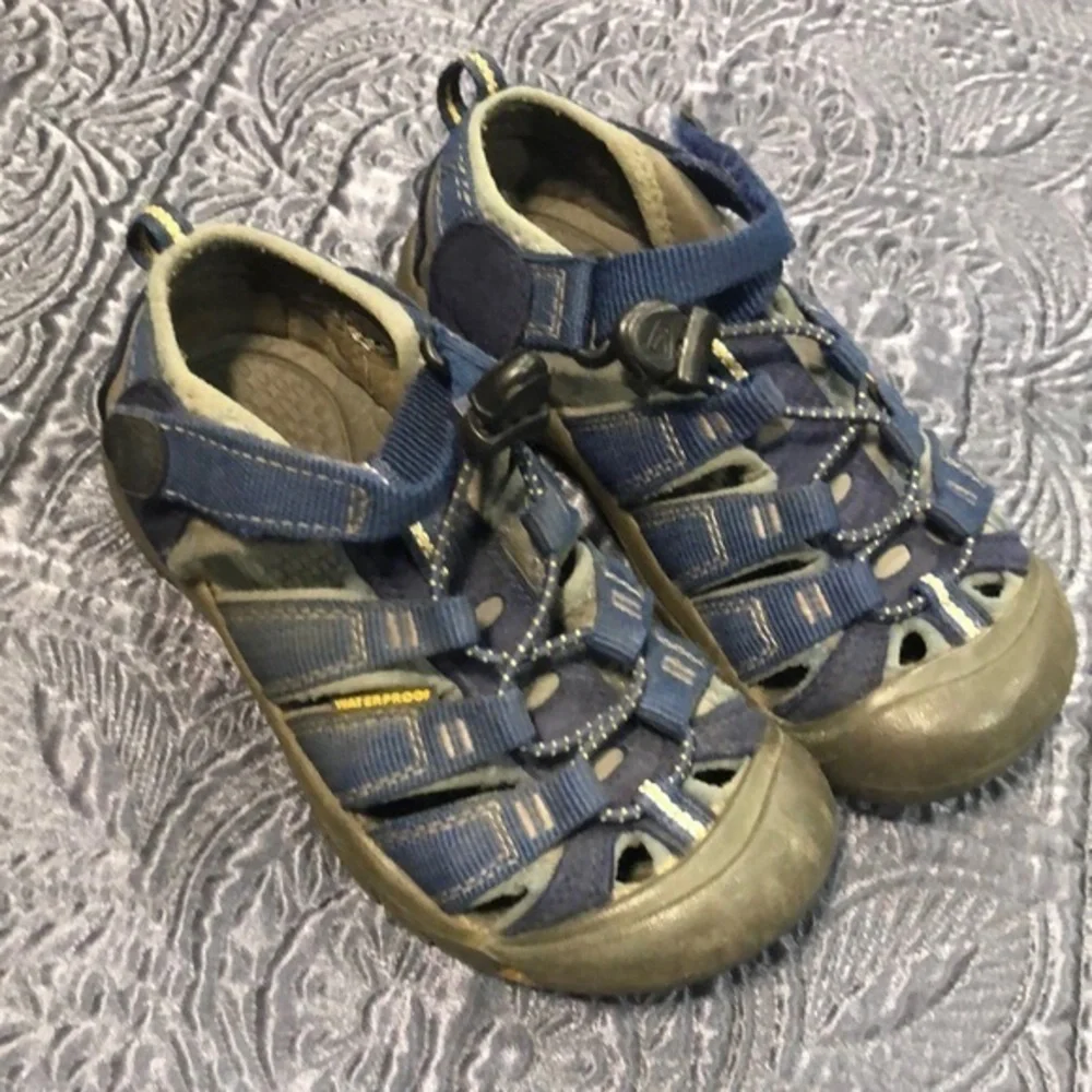 Keen kids size 13 sandals‎ blue